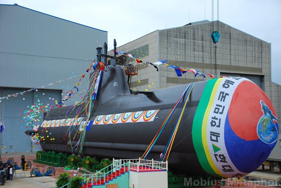 Tàu ngầm động cơ AIP lớp 214 của Hải quân Hàn Quốc.